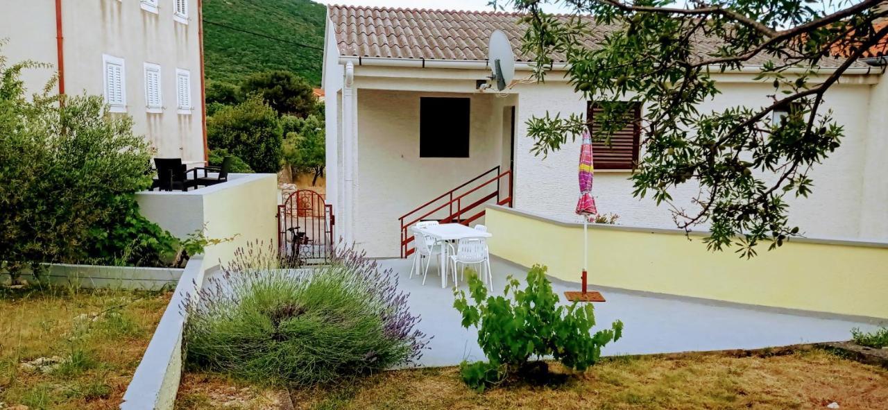 Apartments Tatjana Martinšćica Eksteriør billede