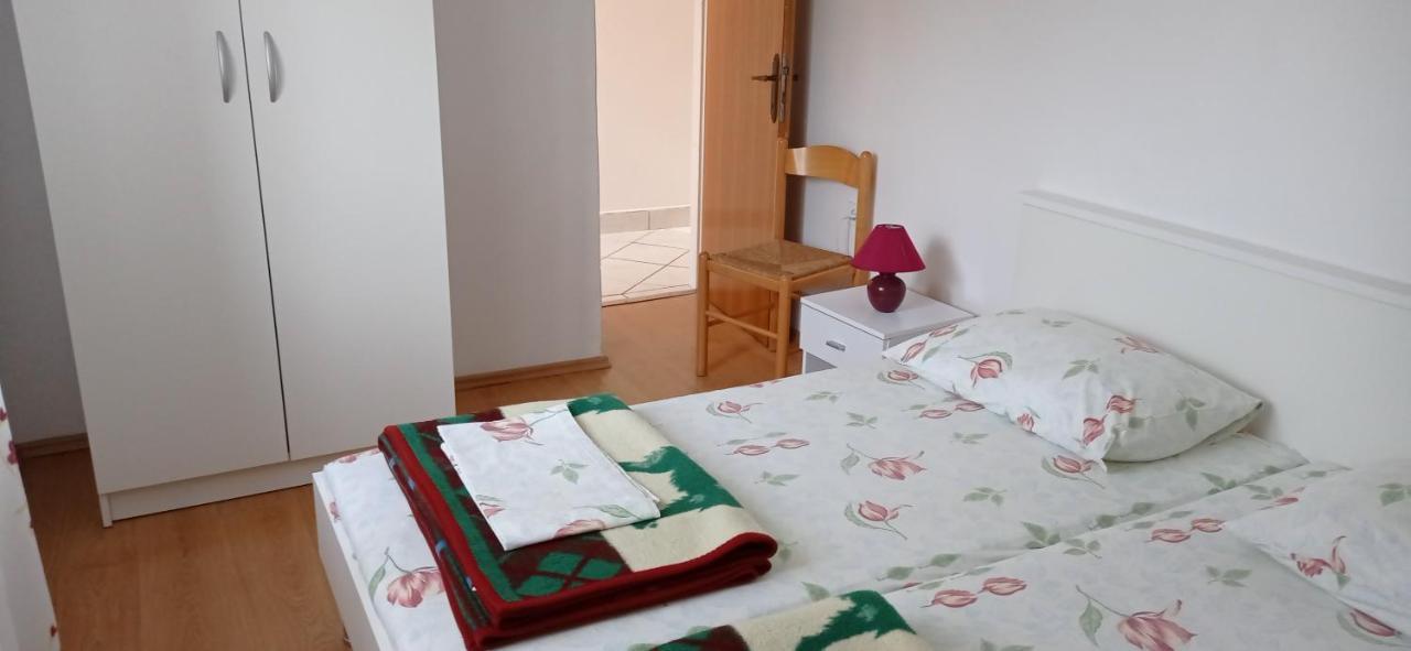 Apartments Tatjana Martinšćica Eksteriør billede